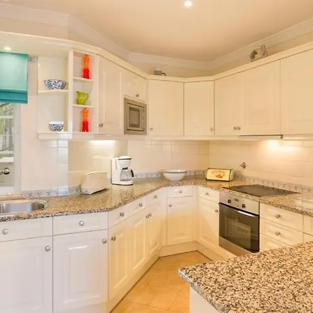 Sleeps 4 Air Con T639253